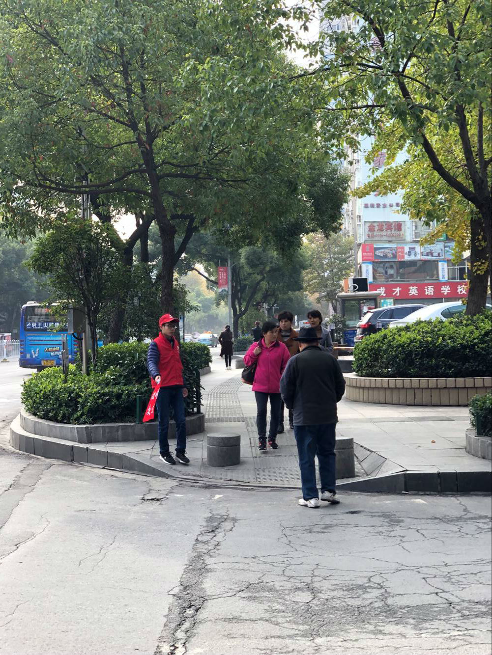 立博员工正在执勤